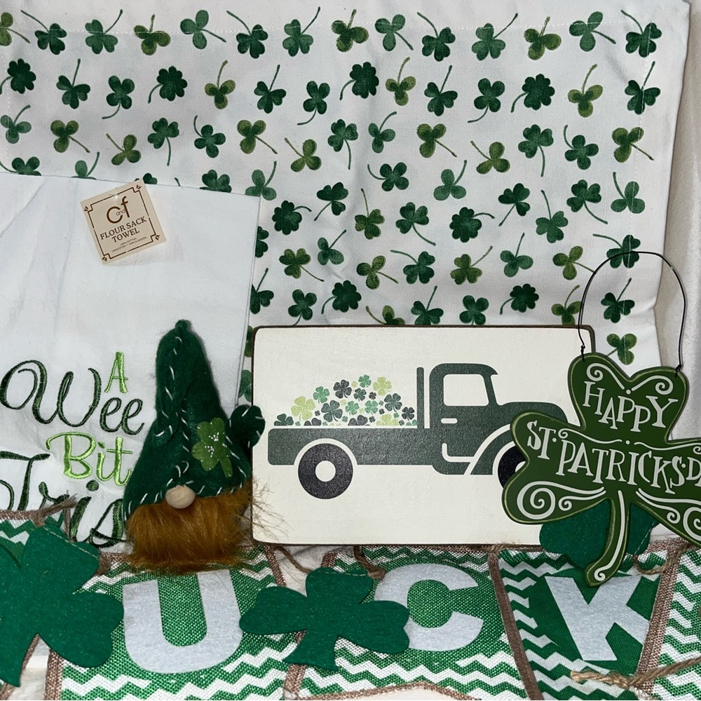 St. Patrick's Day Party Supplies Set